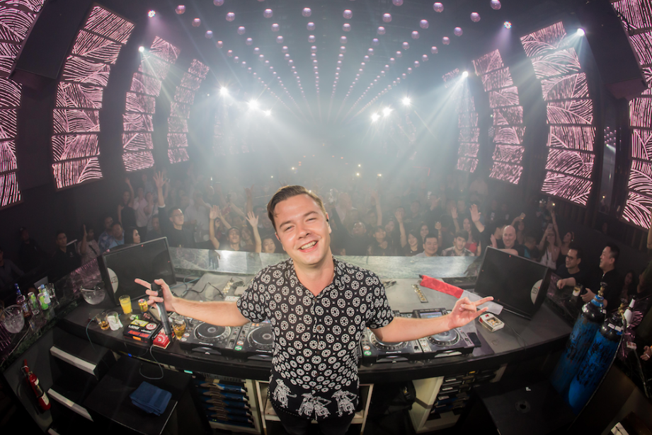 Selebrasi 15 Tahun Hari Jadi Dragonfly bersama Sam Feldt