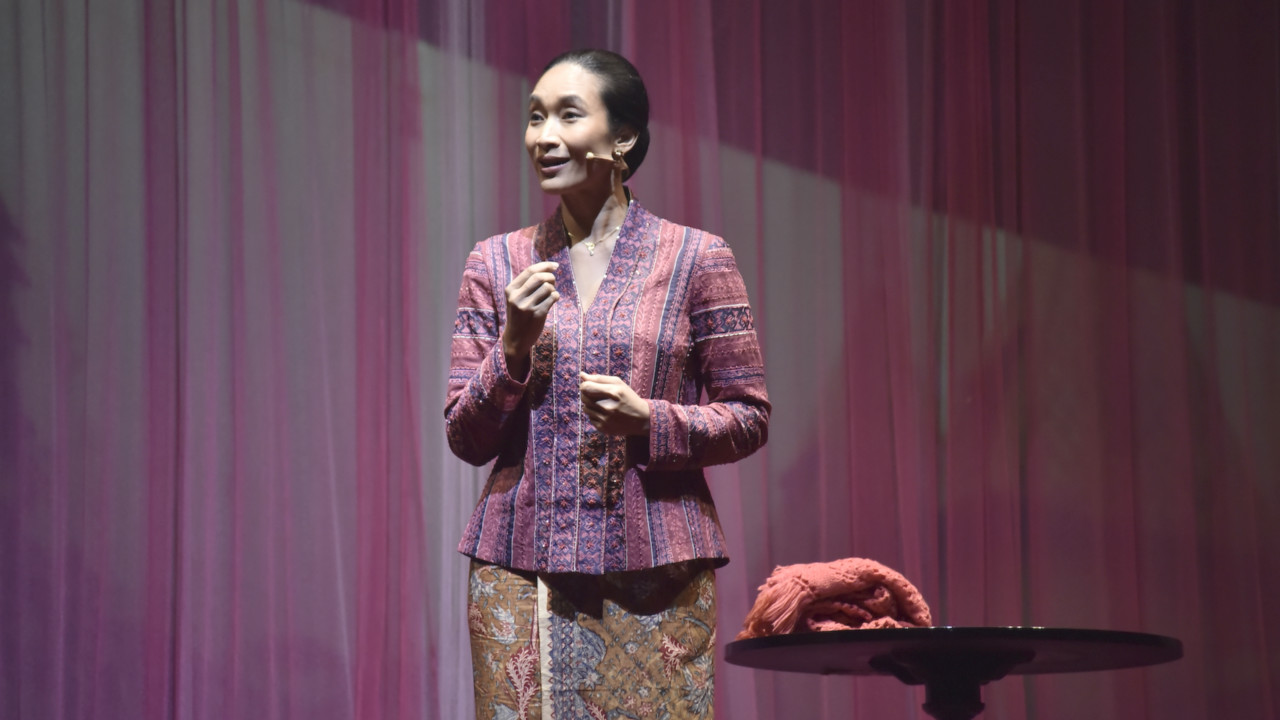 Happy Salma Hadirkan Kembali Sosok Inggit Garnasih Lewat Pertunjukan
