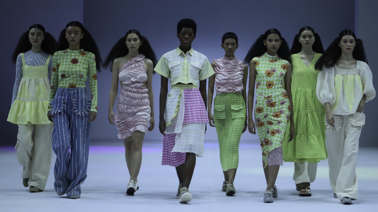 Kolaborasi Apik Desainer Indonesia Fashion Forward dan Pijakbumi di Panggung JFW 2022