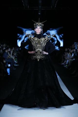 Malam Penuh Mahakarya di Dewi Fashion Knights