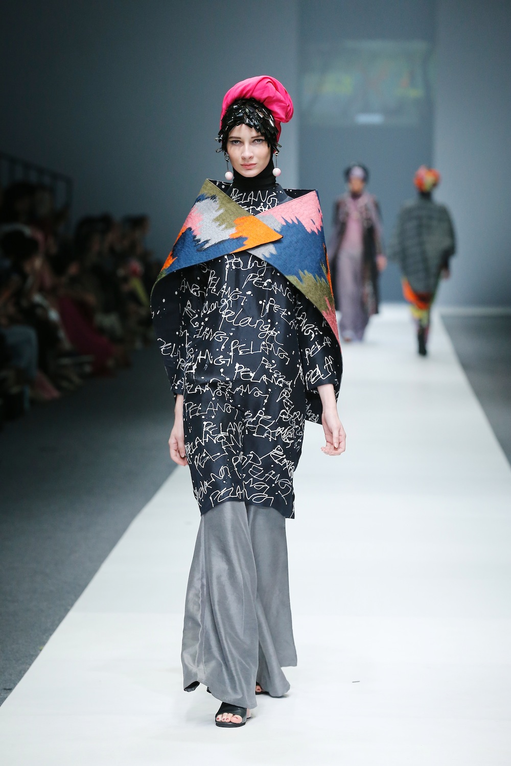 Kolaborasi Desainer Busana Muslim Dian Pelangi Dengan Dua Desainer