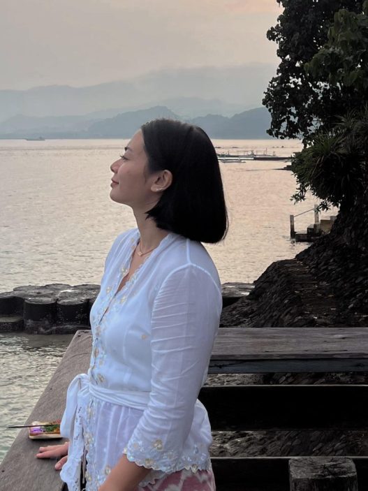 Andra Alodita, sempat merasa jenuh dengan kegiatannya sebagai content creator. Pengalaman ini membawanya pada momen rehat untuk menemukan kembali
kedamaian batin.