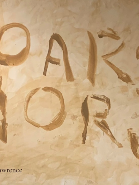 Pameran Tunggal Ida Lawrence bertajuk "Hoarse Horse", mengajak pengunjung untuk memahami aspek kebinatangan dan kejujuran narasi. Merayakan setiap fragmen perjalanan hidup sang seniman.