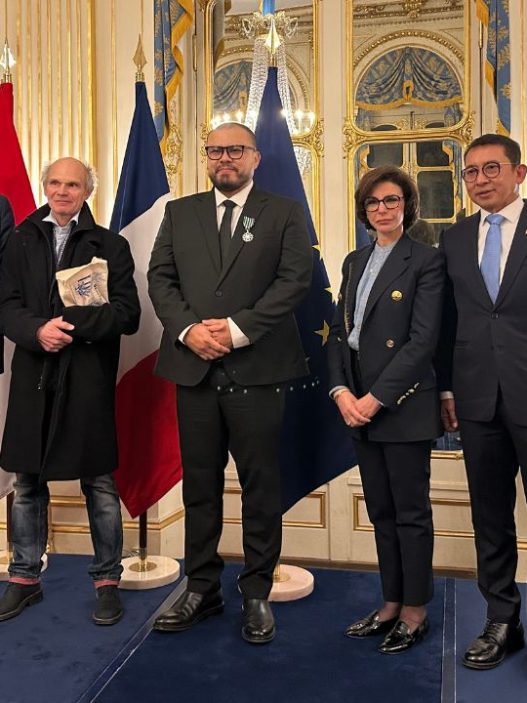 Suasana seremoni di Paris, mengharumkan nama sineas Indonesia di panggung global.