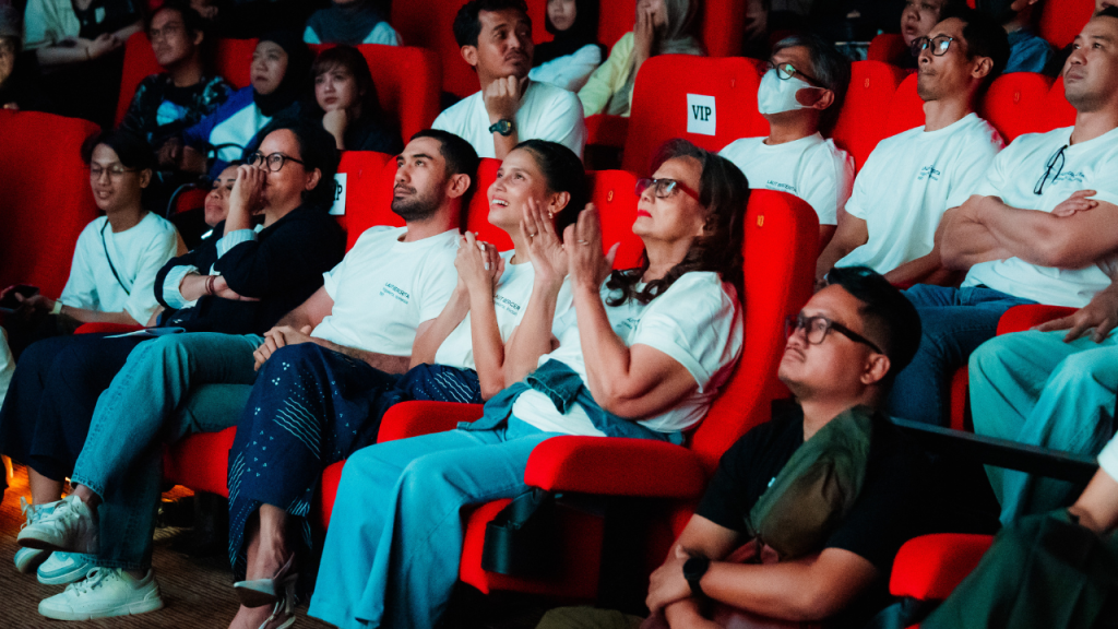 Majalah DEWI – cast reveal film panjang Laut Bercerita (2)