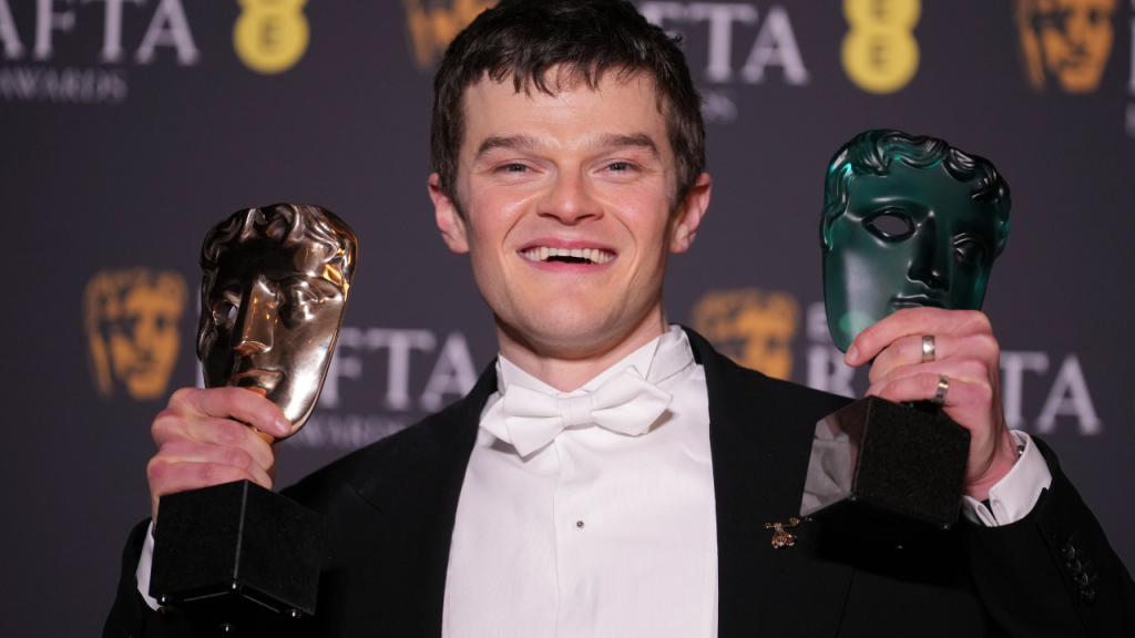 majalah dewi – BAFTA – roberrt aramayo