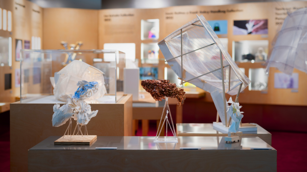 Majalah DEWI – Retrospektif Karya Frank Gehry Di Art Basel Hong Kong 2026 (1) copy