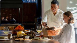 Meja Panjang Tradisi John Hardy Bali