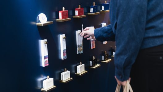 Saat Aroma Menjadi Bahasa Emosi: Dunia Artistik Floraïku