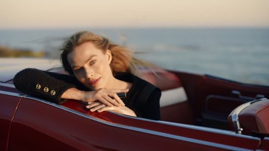Margot Robbie dan Tampilan Spesial Rouge Allure Velvet Chanel