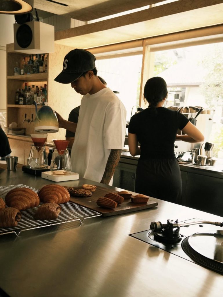Key’s Certain PlacesStray Dog, Canggu, BaliSundays sound better on a turntable. (1)
