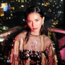 Hotel terbaik Jakarta menawarkan tetirah ayu di tengah kesibukan metropolitan. Foto: dok. DEWI (Sheila Dara dalam sampul DEWI Vol. 1 2026, difoto oleh Christian Soegiarto di Pan Pacific Jakarta).