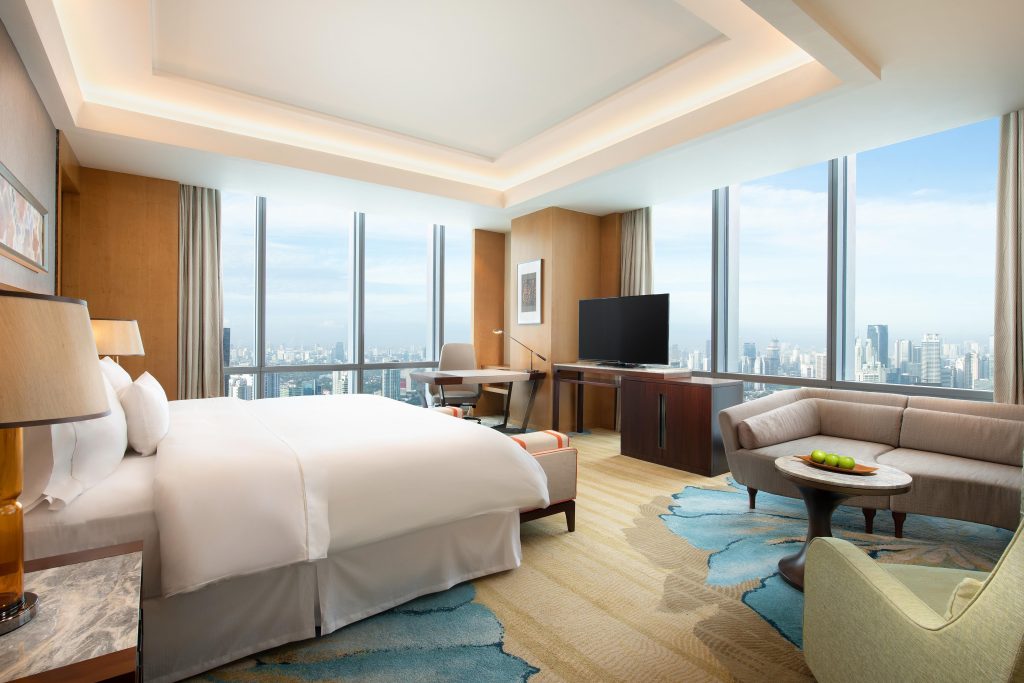 jktwi-king-guestroom-4443-hor-clsc